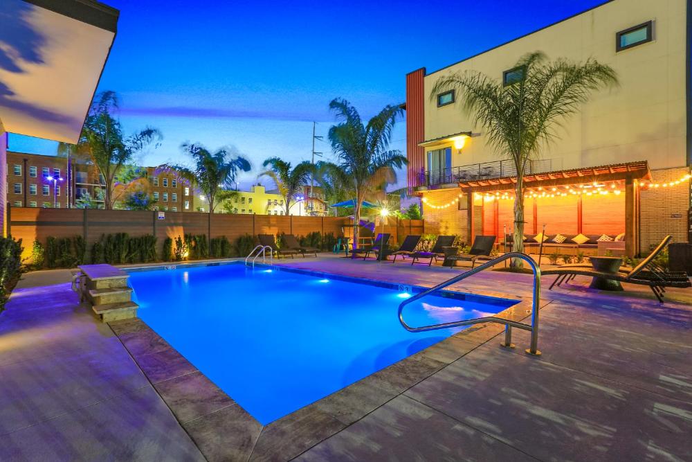 Modern 4BR Townhouse in Bienville Villas